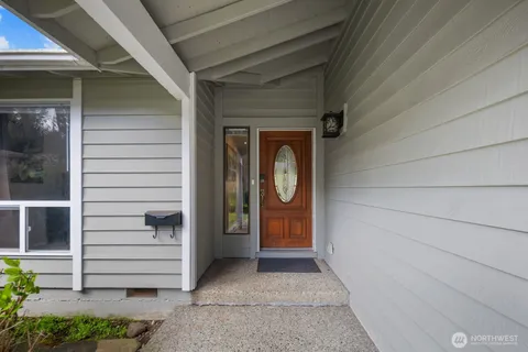 $1,700,000 | 315 124th Place Northeast, Bellevue, WA 98005