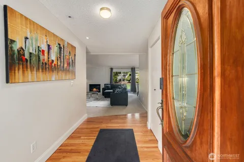 $1,700,000 | 315 124th Place Northeast, Bellevue, WA 98005