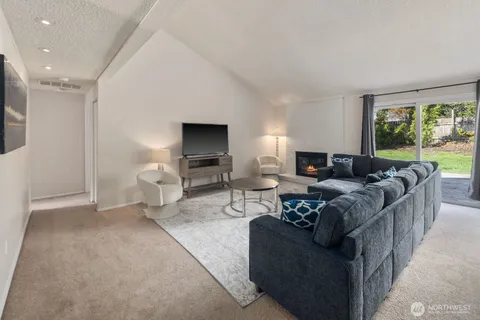 $1,700,000 | 315 124th Place Northeast, Bellevue, WA 98005