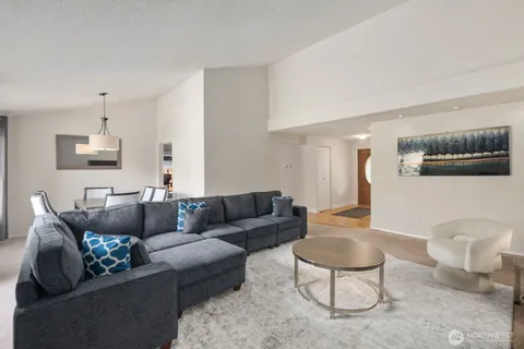 $1,700,000 | 315 124th Place Northeast, Bellevue, WA 98005