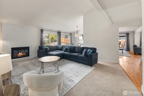 $1,700,000 | 315 124th Place Northeast, Bellevue, WA 98005