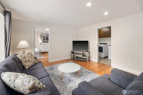 $1,700,000 | 315 124th Place Northeast, Bellevue, WA 98005