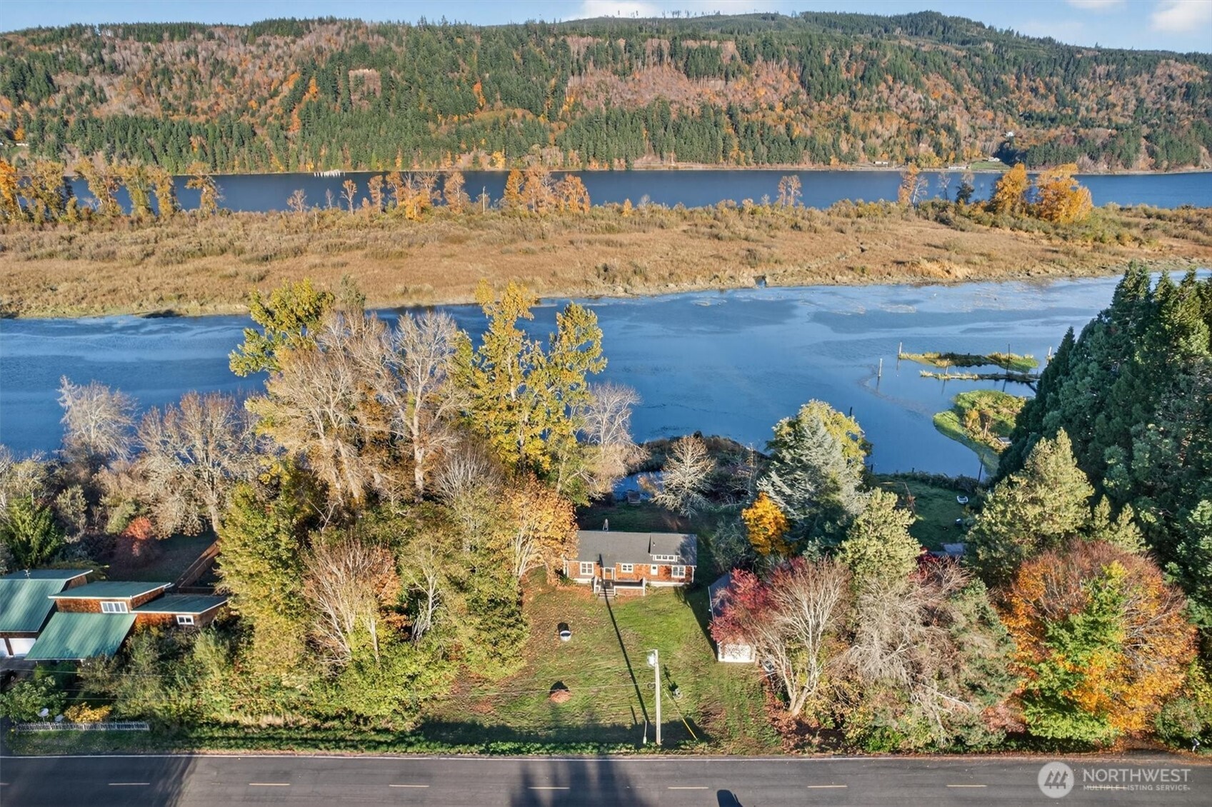 357 East Birnie Slough Road Cathlamet, WA 98612 - Photo 4 of 37