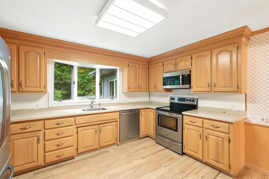 98 Coventry Lane Longmeadow, MA 01106 - Photo 7 of 42