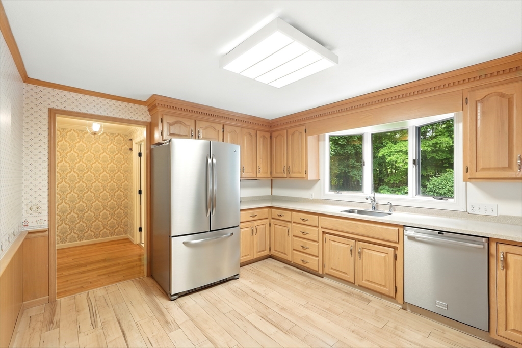 98 Coventry Lane Longmeadow, MA 01106 - Photo 8 of 42