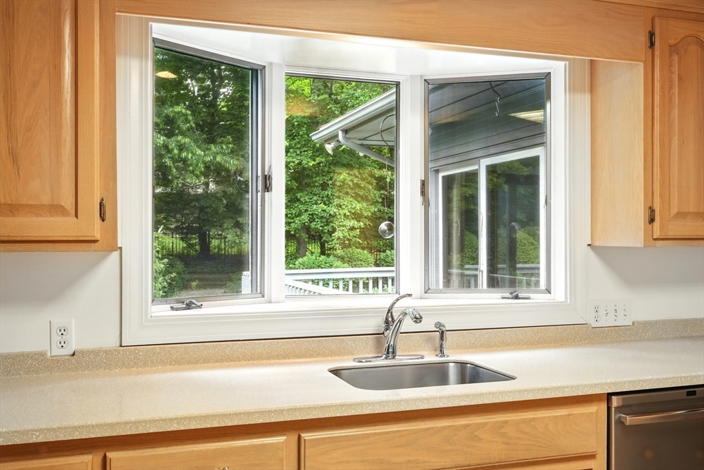 98 Coventry Lane Longmeadow, MA 01106 - Photo 10 of 42