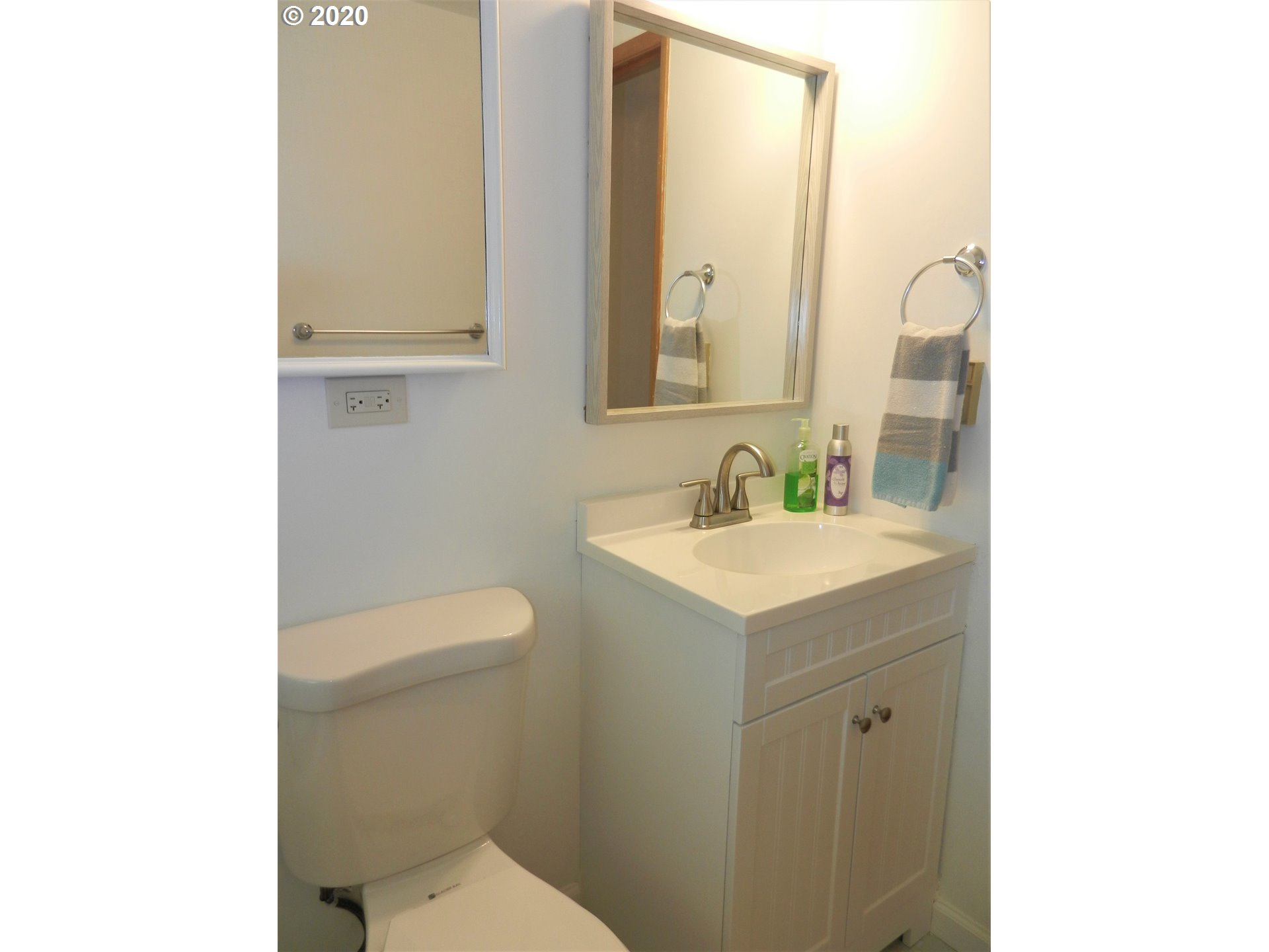 1301 Rainier Road Woodburn, OR 97071 - Photo 11 of 26 Gallery Image 11