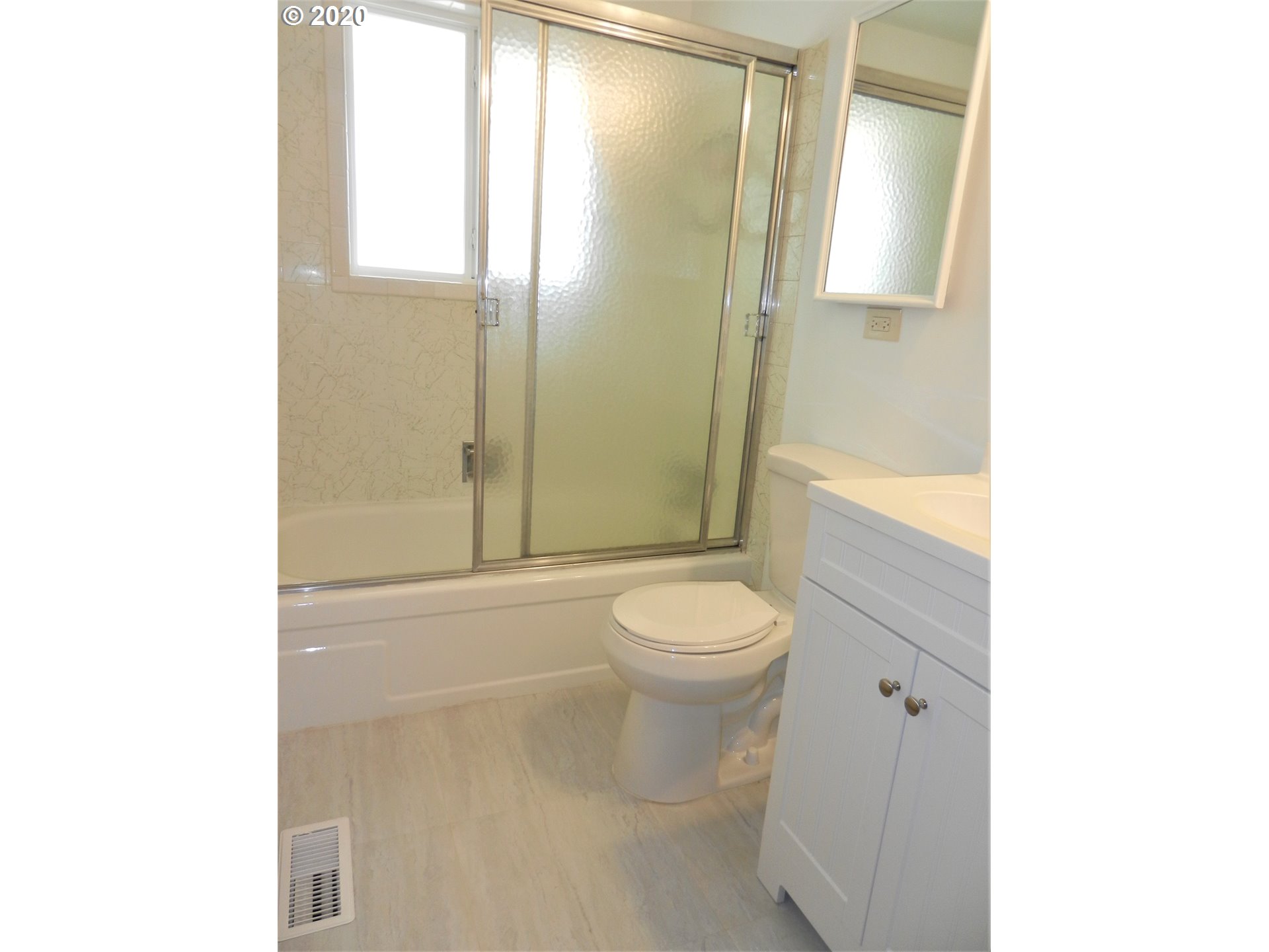1301 Rainier Road Woodburn, OR 97071 - Photo 10 of 26 Gallery Image 10