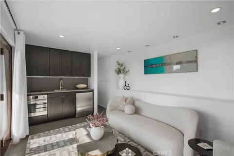$3,995,888 | 1119 Katella Street, Laguna Beach, CA 92651