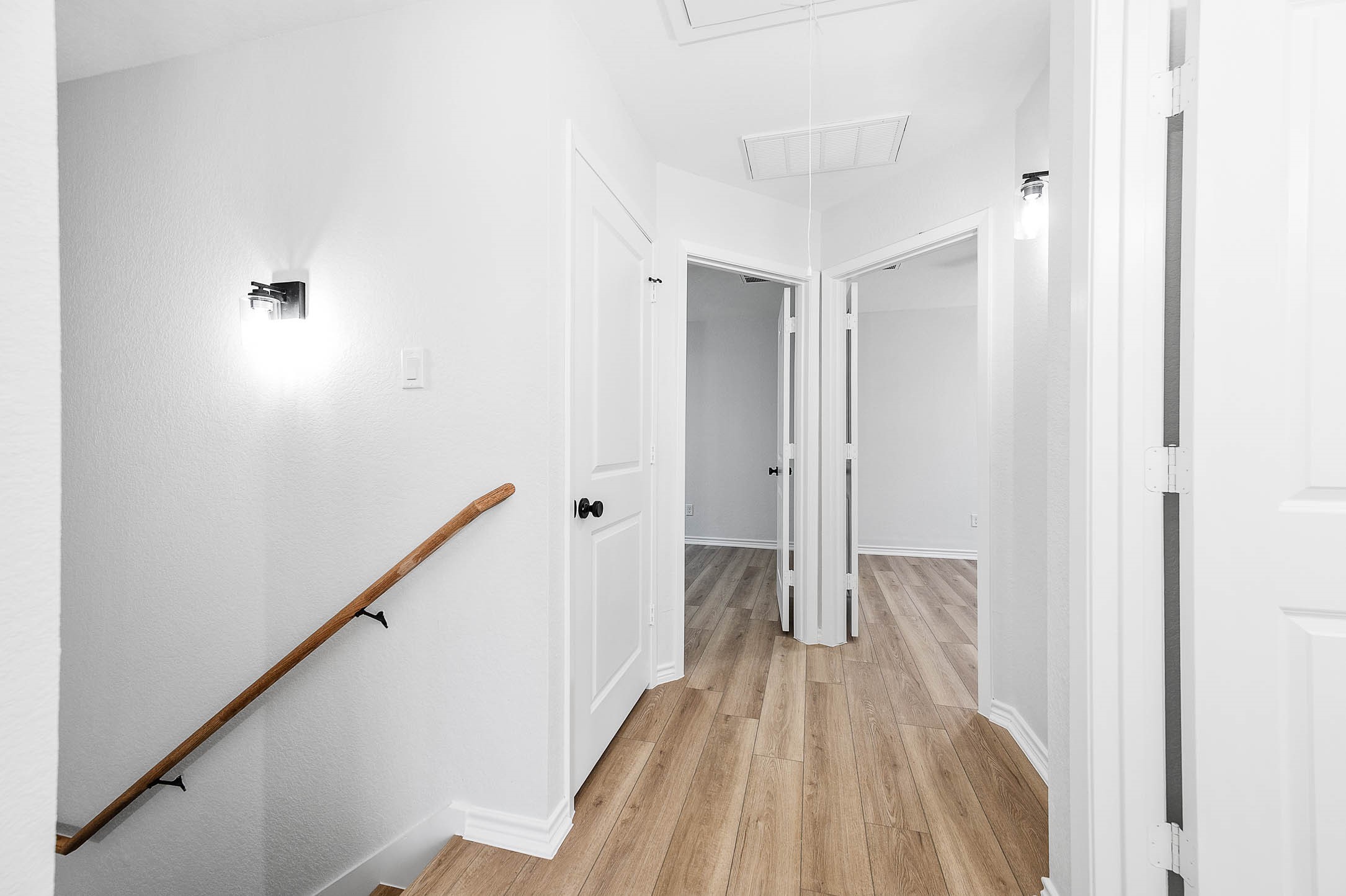 2024 Hampton Street, Unit A B Houston, TX 77088 - Photo 22 of 31 Upstairs hall connects all three bedrooms and the laundry closet.