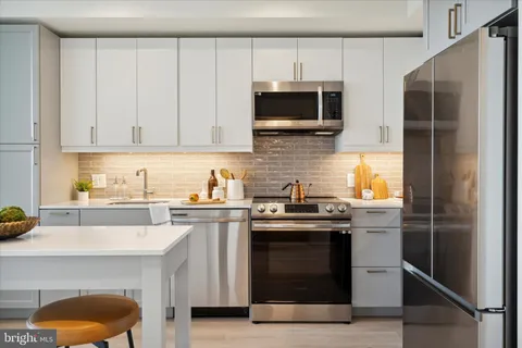 $3,060 | 1-5 Dock Street, Unit 2603, Philadelphia, PA 19106