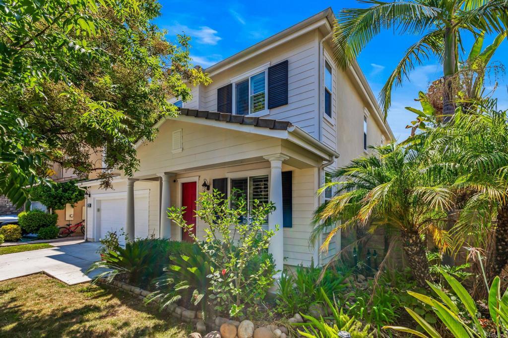 3848 Lake Park Street Fallbrook, CA 92028 - Photo 5 of 35 a front view of a house with balcony