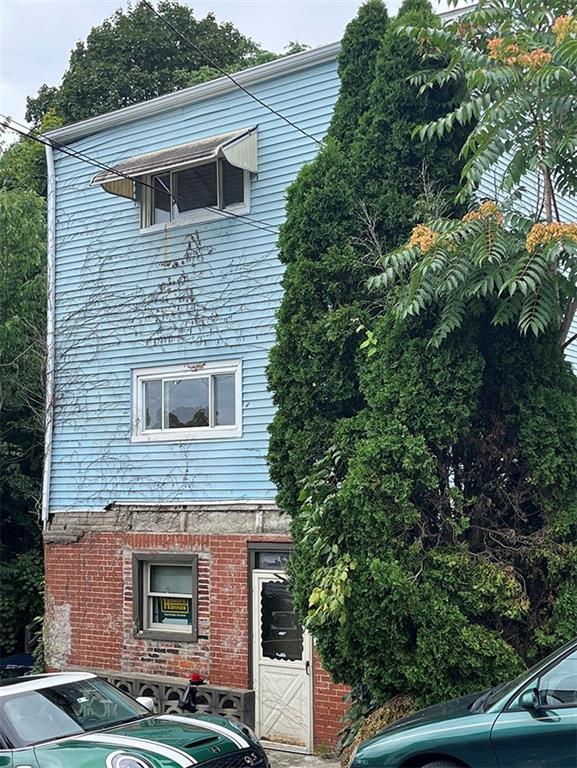 a front view of a house with garage