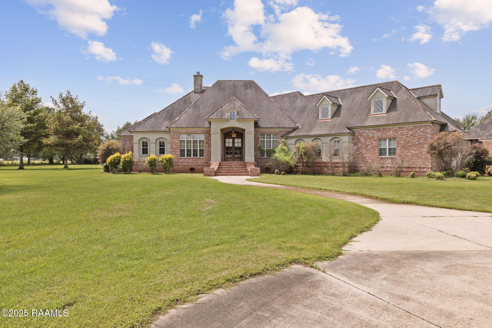 301 Rue Novembre Scott, LA 70583 - Photo 2 of 47 Front Exterior 2