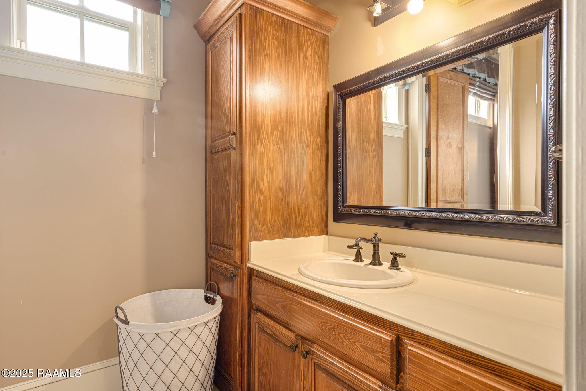 301 Rue Novembre Scott, LA 70583 - Photo 31 of 47 Jack and Jill Bath 1