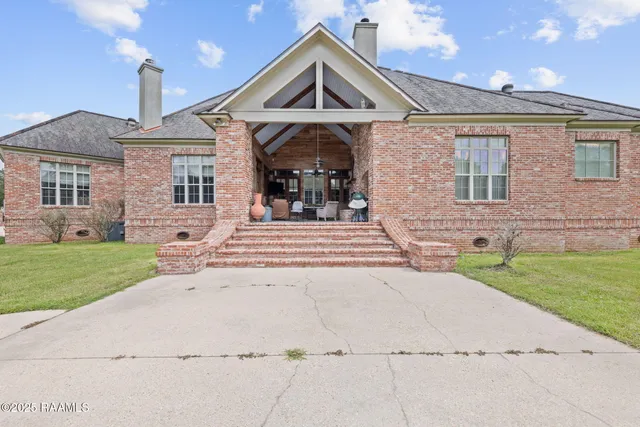 $609,507 | 301 Rue Novembre, Scott, LA 70583