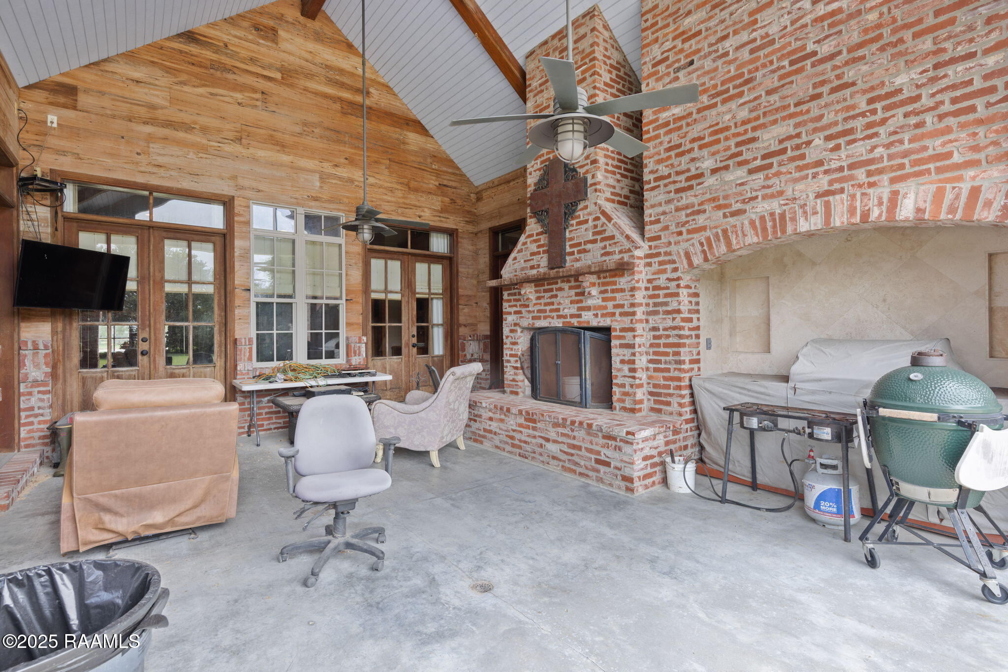 301 Rue Novembre Scott, LA 70583 - Photo 41 of 47 Back Patio