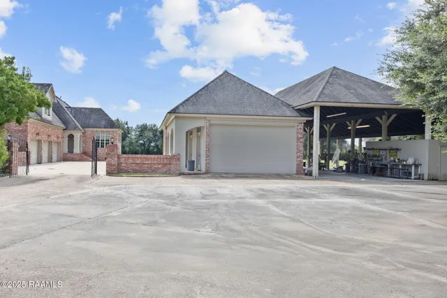 $609,507 | 301 Rue Novembre, Scott, LA 70583