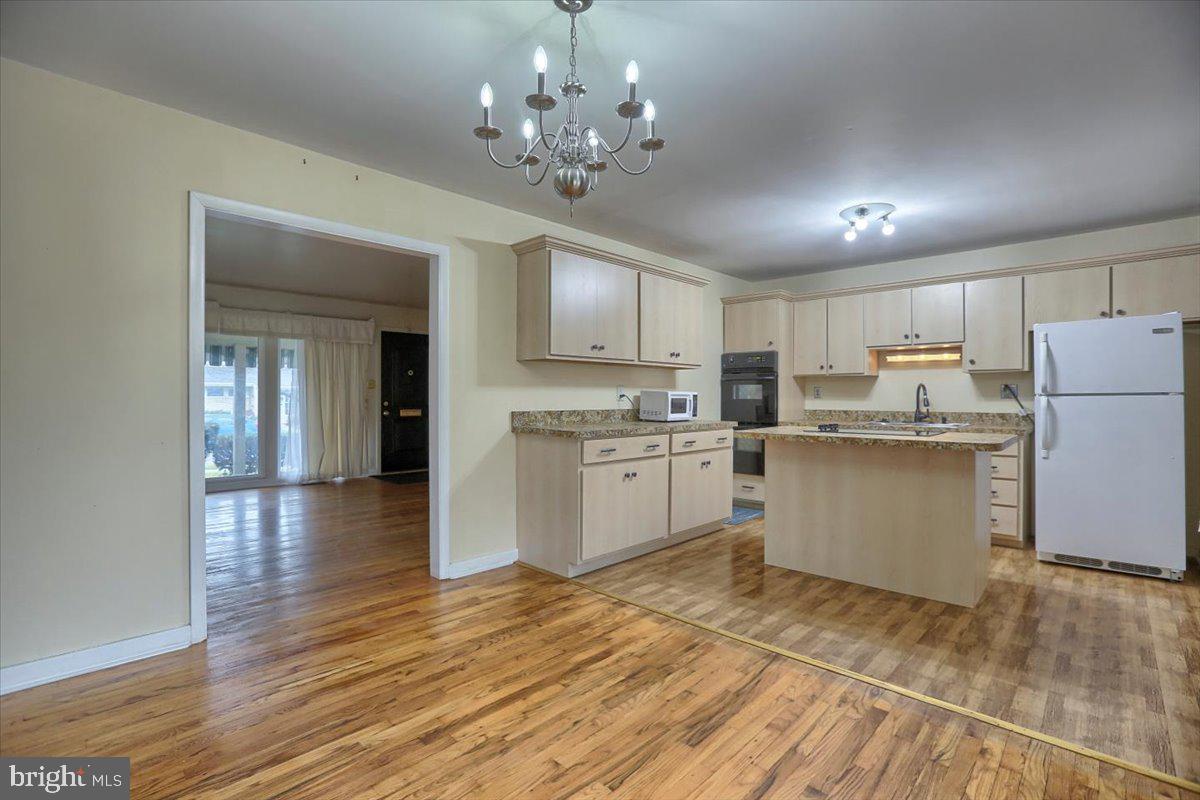 118 Runson Road Camp Hill, PA 17011 - Photo 8 of 28 Dining/Eat-In Kitchen
