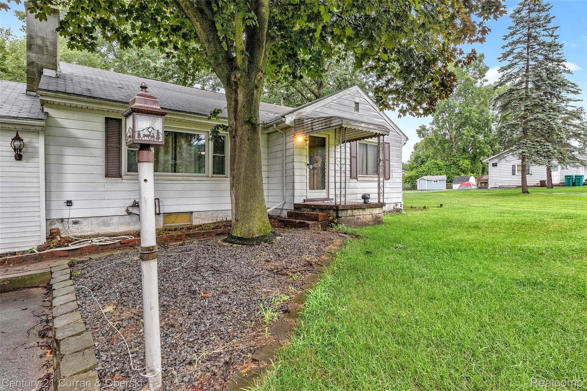 12462 Hannan Road Romulus, MI 48174 - Photo 4 of 34 04.jpg