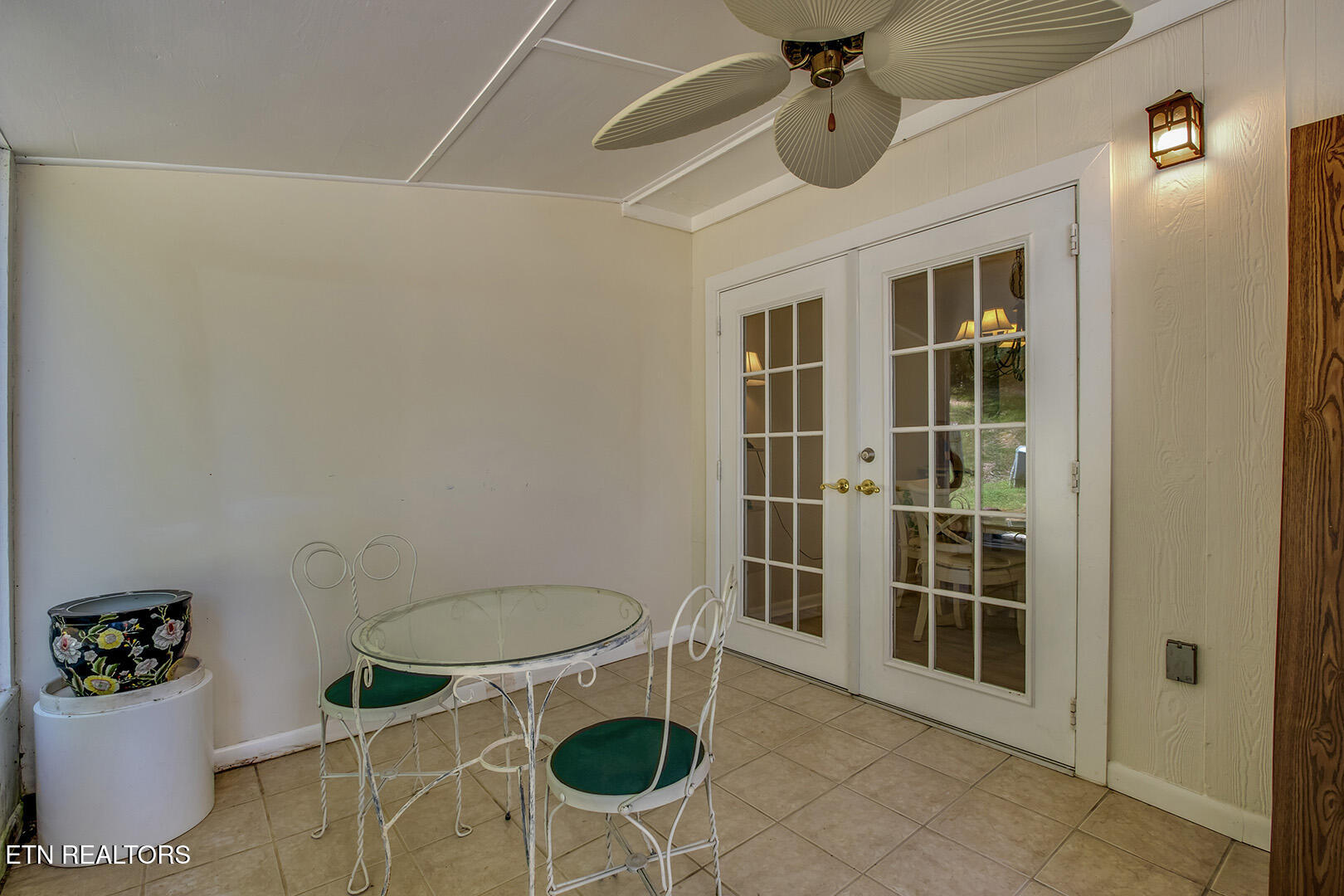 140 Brandeis Lane Oak Ridge, TN 37830 - Photo 17 of 37 12_BrandeisLane_140_ScreenedPorch02