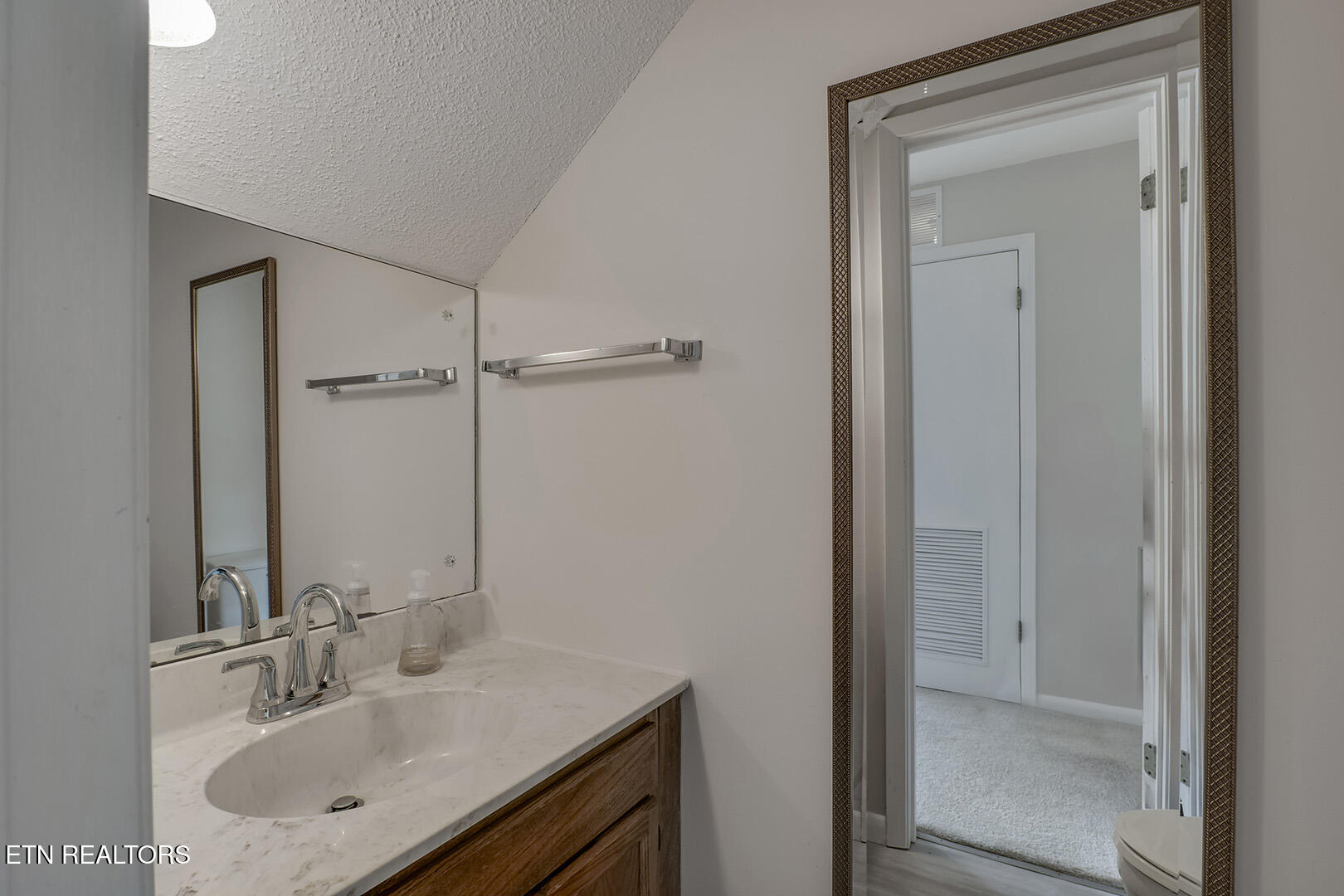 140 Brandeis Lane Oak Ridge, TN 37830 - Photo 19 of 37 19_BrandeisLane_140_HalfBath