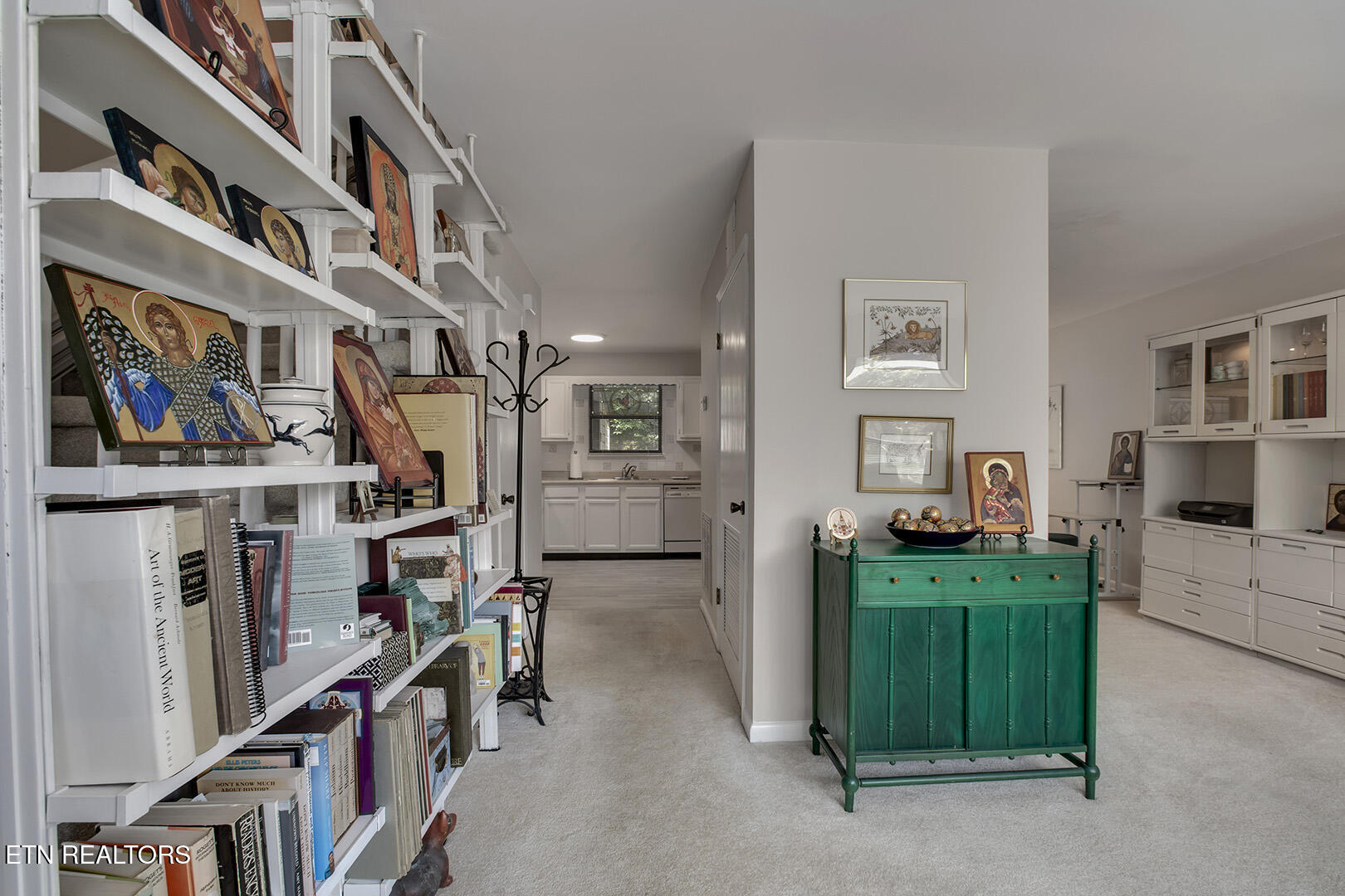 140 Brandeis Lane Oak Ridge, TN 37830 - Photo 20 of 37 20_BrandeisLane_140_KitchenHall02