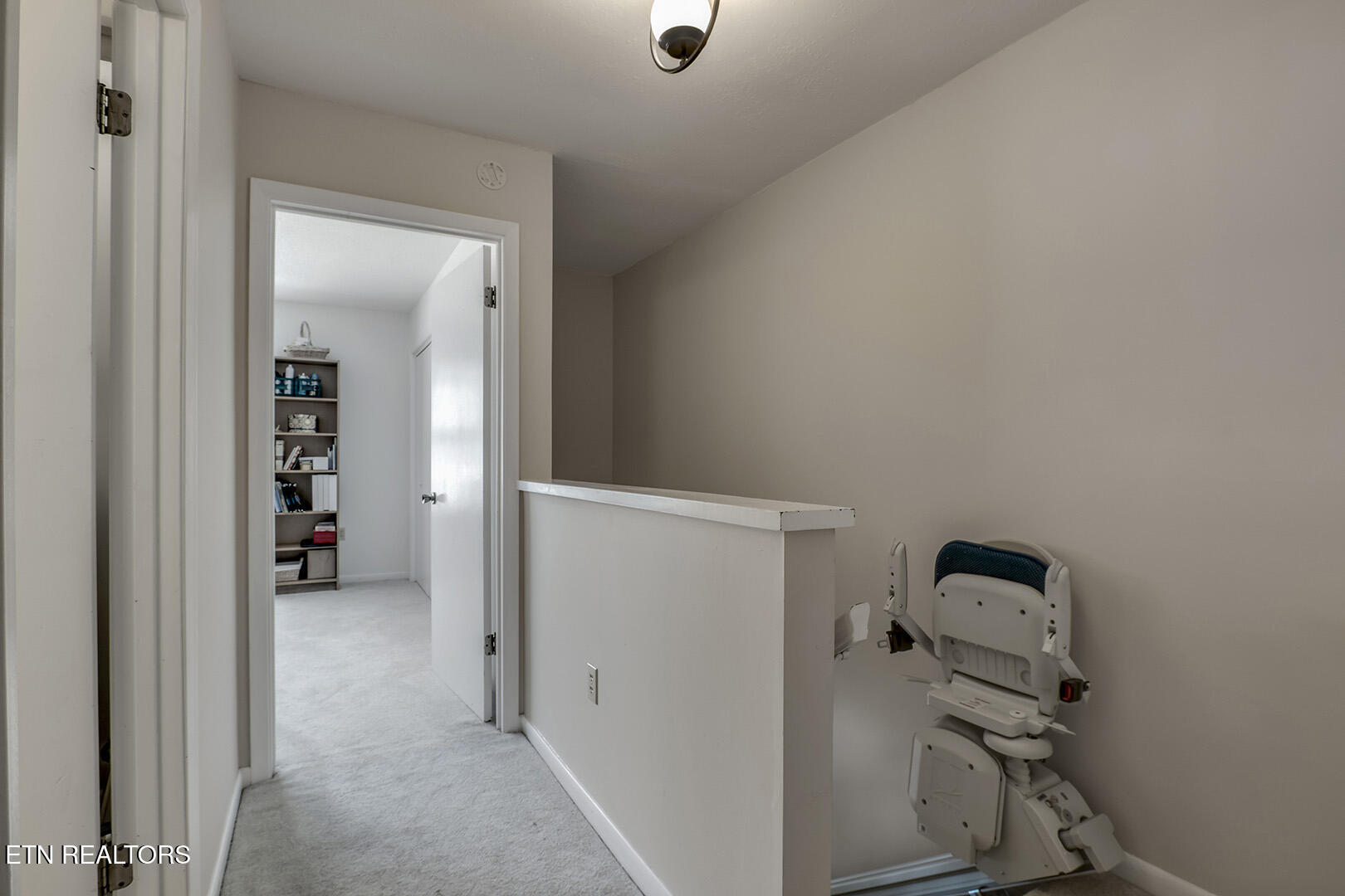 140 Brandeis Lane Oak Ridge, TN 37830 - Photo 22 of 37 23_BrandeisLane_140_UpperLanding01