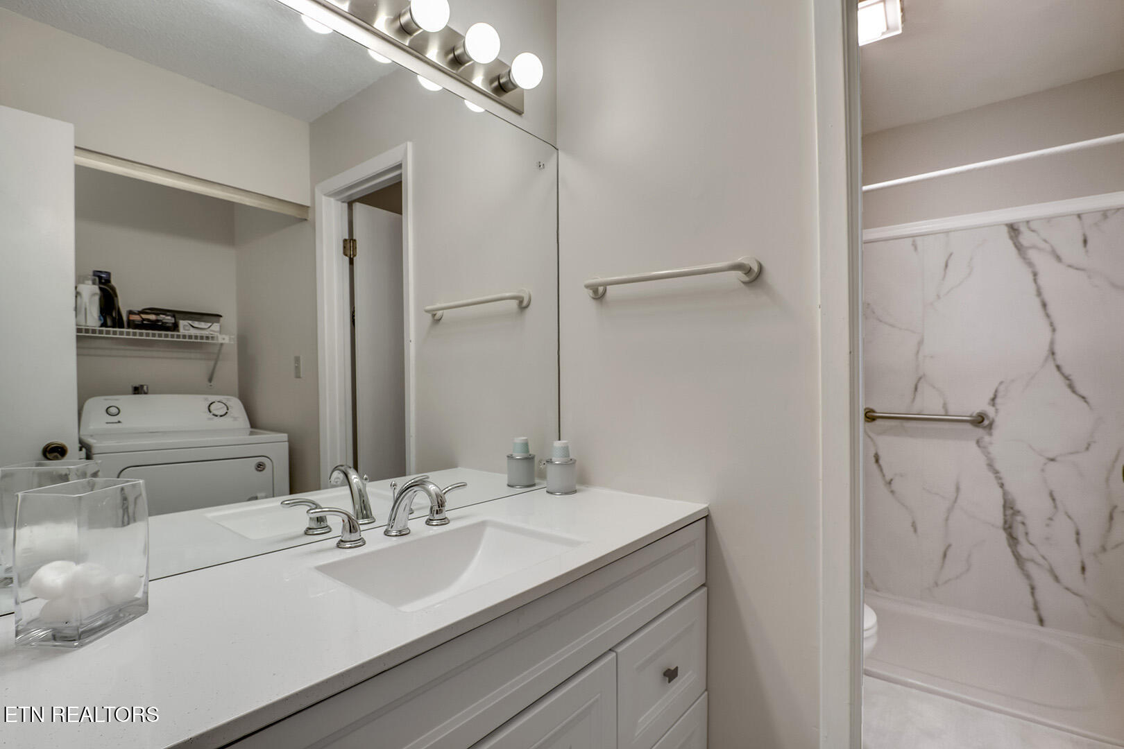 140 Brandeis Lane Oak Ridge, TN 37830 - Photo 26 of 37 27_BrandeisLane_140_FullBath-Laundry01