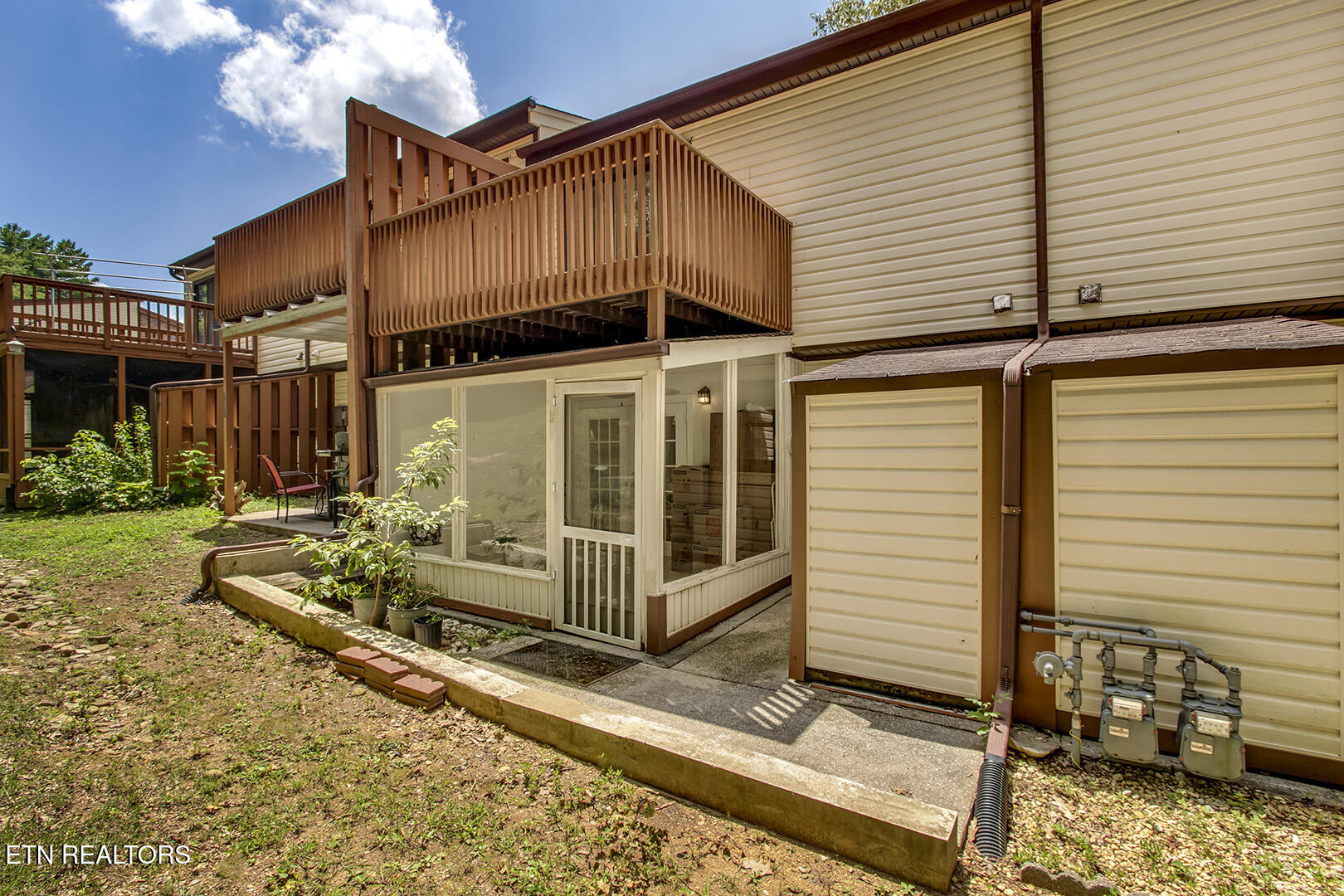 140 Brandeis Lane Oak Ridge, TN 37830 - Photo 34 of 37 35_BrandeisLane_140_ScreenedPorchAccess