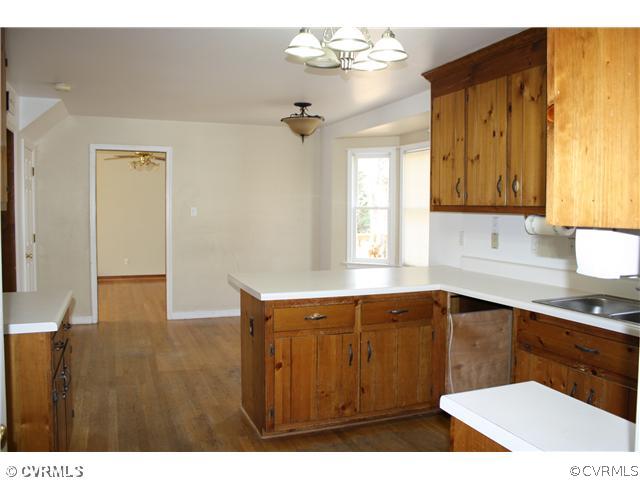 11400 Glendevon Road Chesterfield, VA 23838 - Photo 9 of 24 Cafeteria/Kitchen