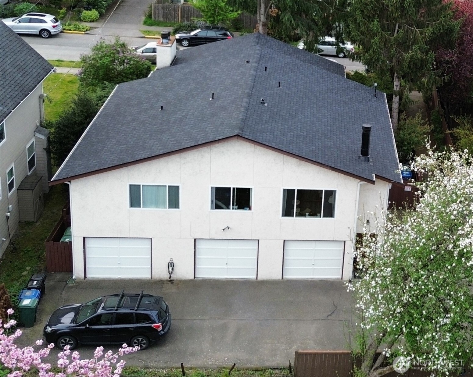 8848 Interlake Avenue North Seattle, WA 98103 - Photo 3 of 32