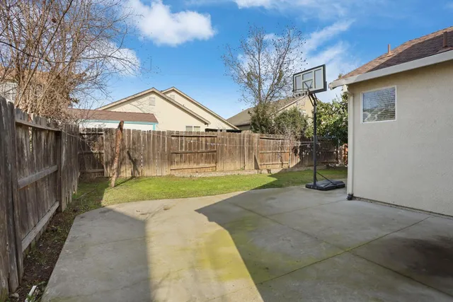 a view of a house with backyard and a tree