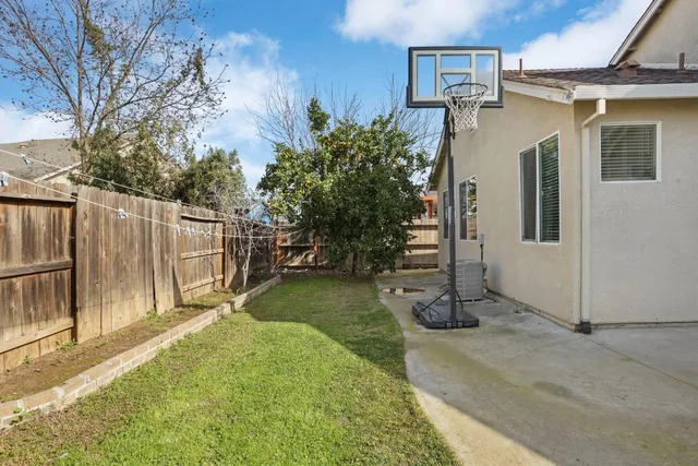 a view of a back yard of the house
