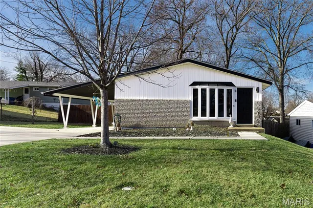 $315,000 | 1211 Fernleaf Drive, St. Louis, MO 63126