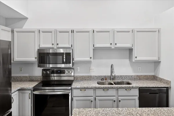 $289,900 | 7043 Polaris Lane North, Maple Grove, MN 55311