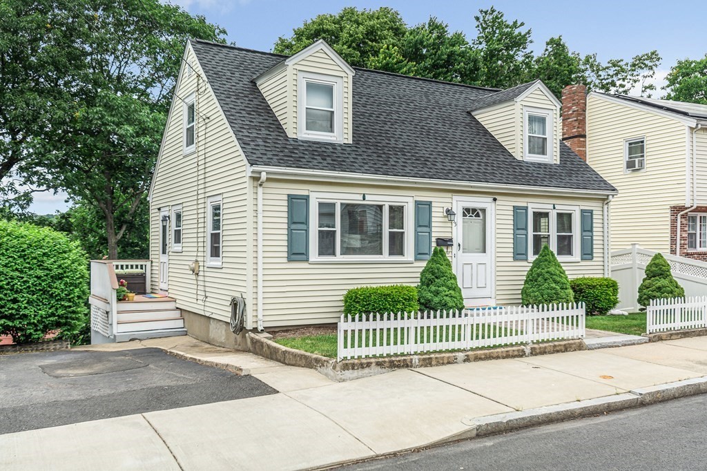 55 Lanark Road Malden, MA 02148 - Photo 3 of 32 Gallery Image 3