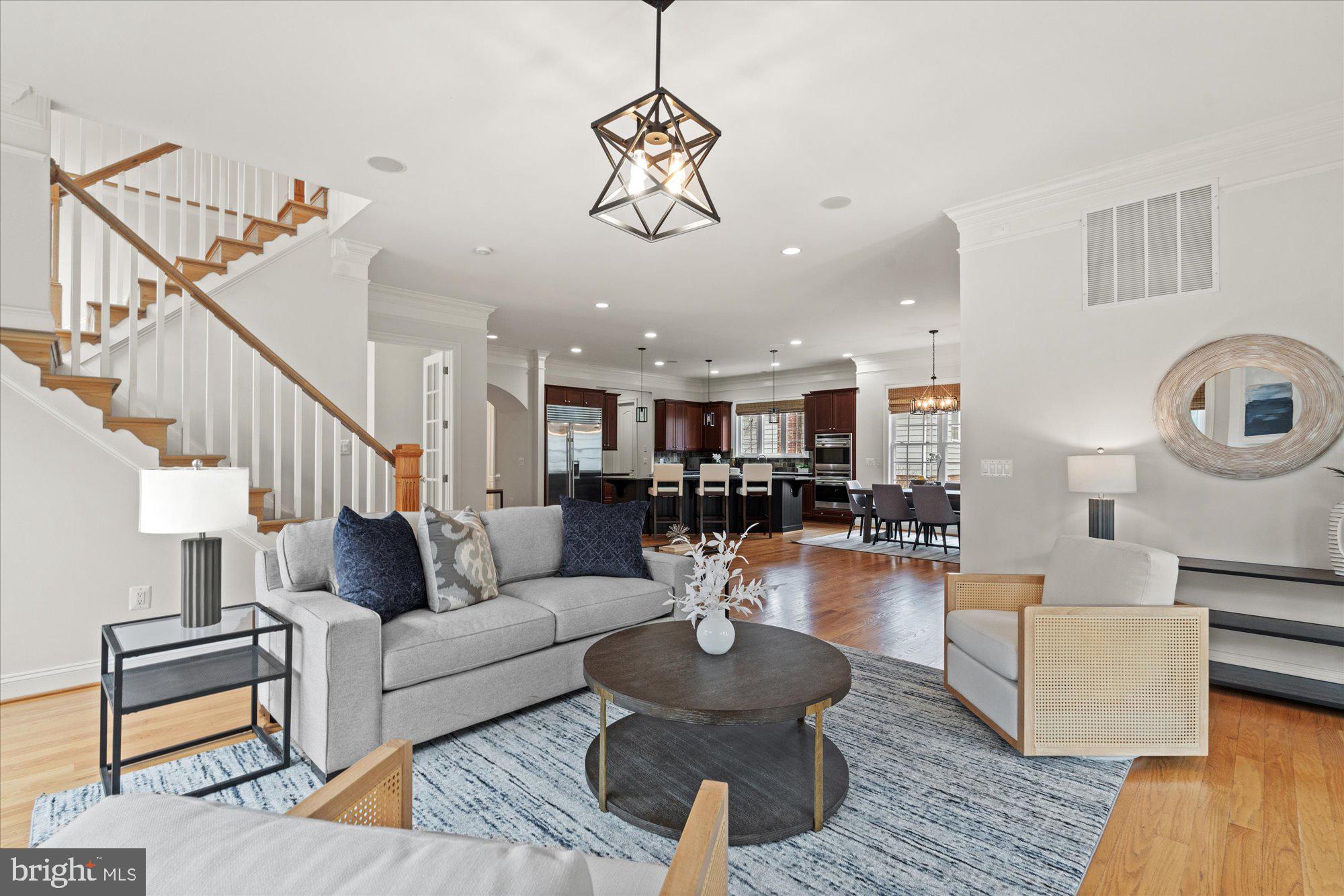 8709 Fort Hunt Road Alexandria, VA 22308 - Photo 11 of 48 Family room