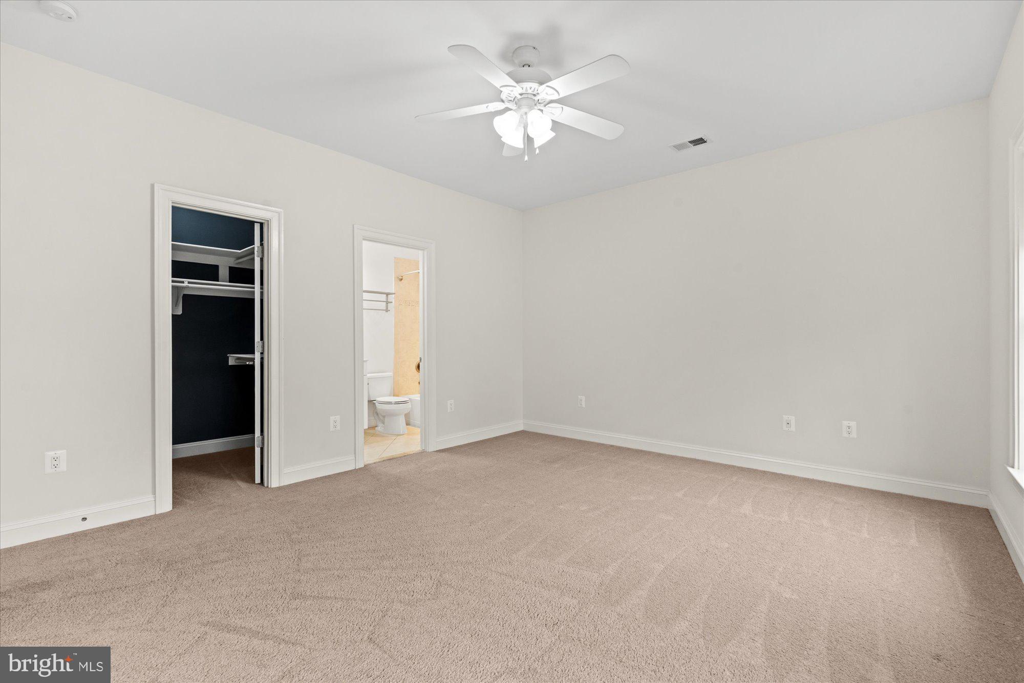 8709 Fort Hunt Road Alexandria, VA 22308 - Photo 33 of 48 Ensuite bedroom