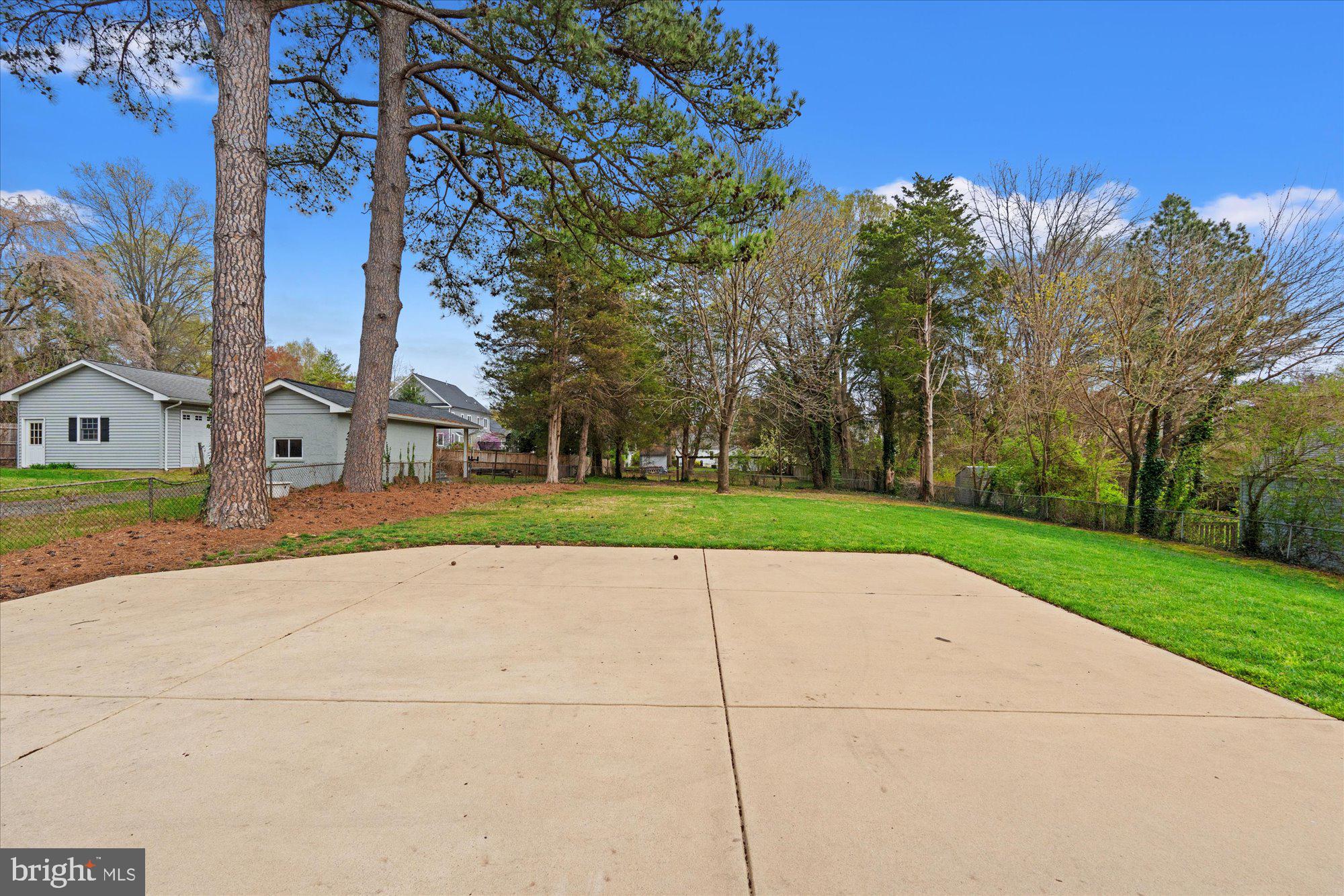 8709 Fort Hunt Road Alexandria, VA 22308 - Photo 45 of 48 Large flat backyard