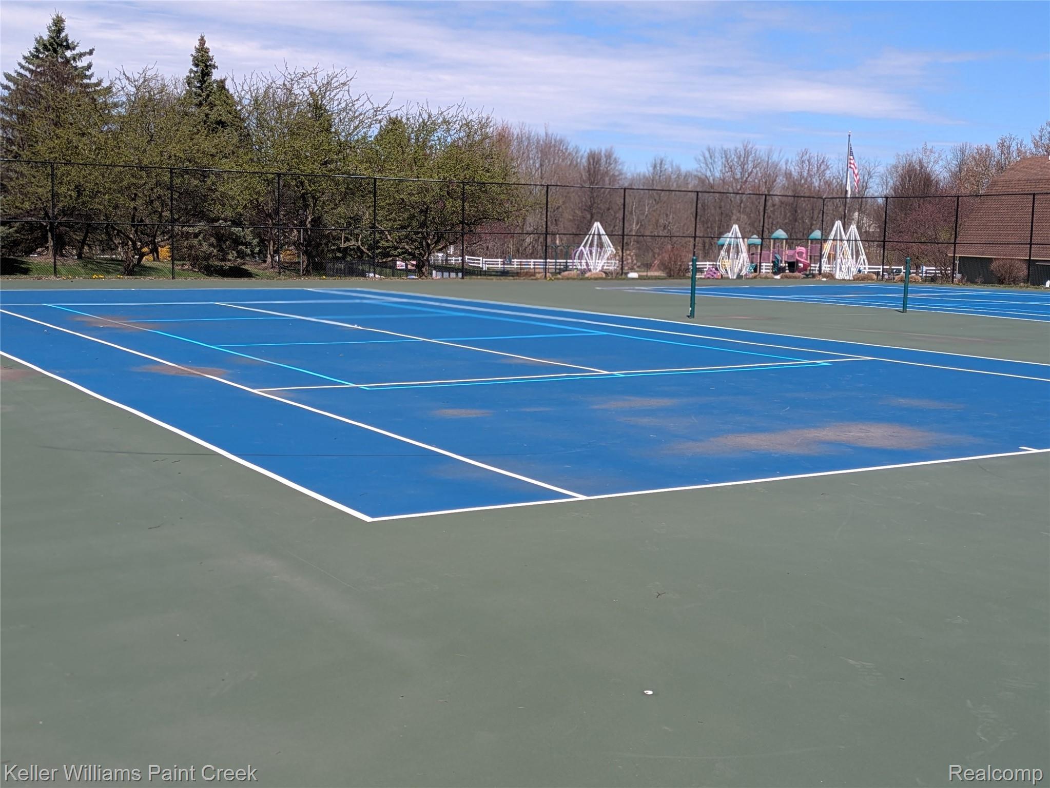 4139 Wincrest Lane Rochester, MI 48306 - Photo 31 of 34 Plus, enjoy tennis or pickleball on the other courts!