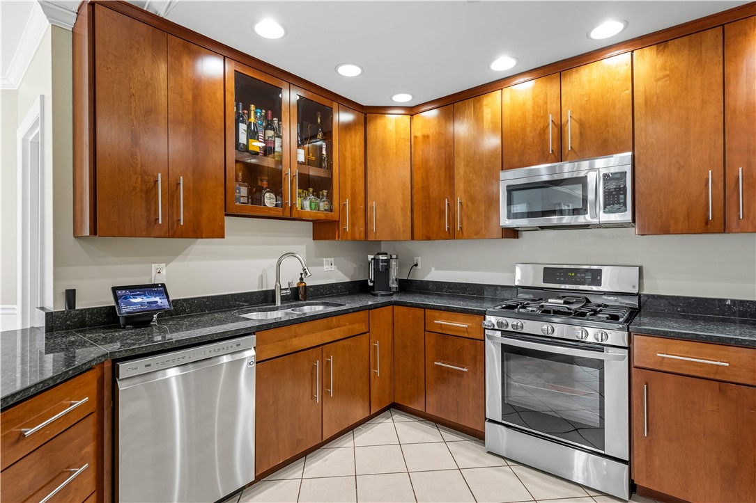 9 Ridge Road Smithfield, RI 02917 - Photo 4 of 30