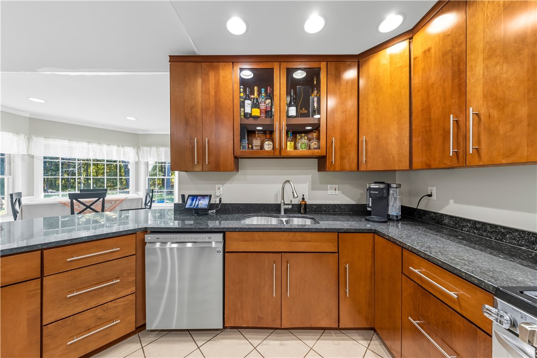 9 Ridge Road Smithfield, RI 02917 - Photo 6 of 30