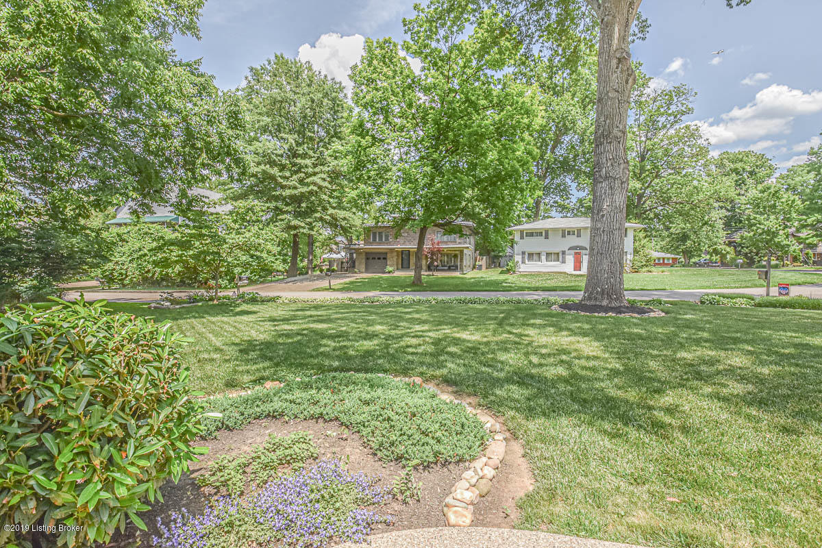 904 Riverside Drive Louisville, KY 40207 - Photo 31 of 42 River front yard