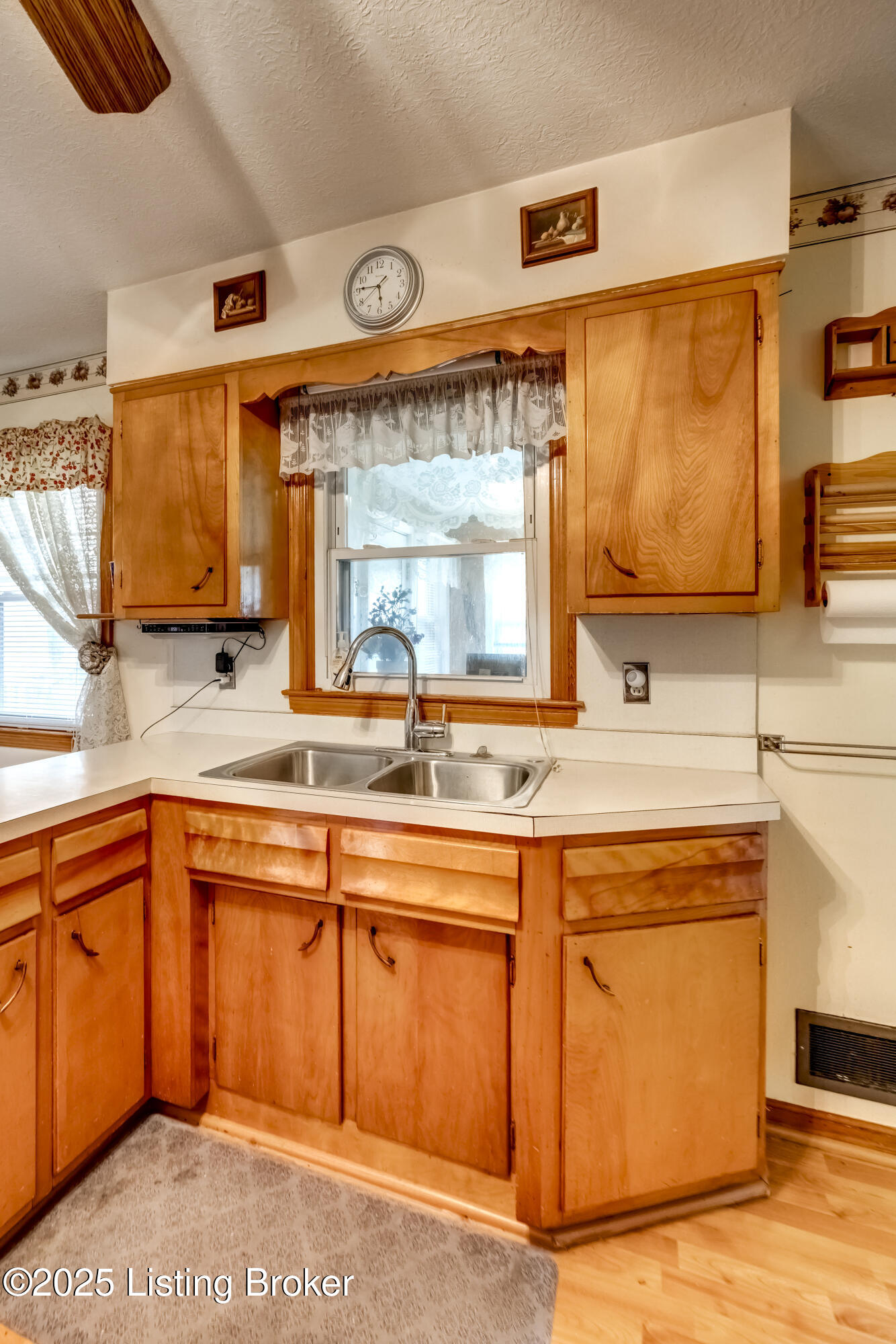 8209 Terry Road Louisville, KY 40258 - Photo 16 of 64 Large Eat in Kitchen