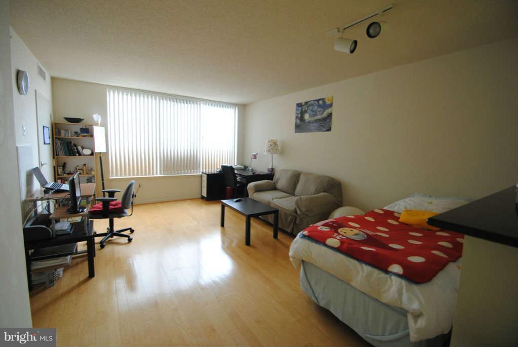 2726 Gallows Road, Unit 901 Vienna, VA 22180 - Photo 3 of 13 a living room with furniture and a window