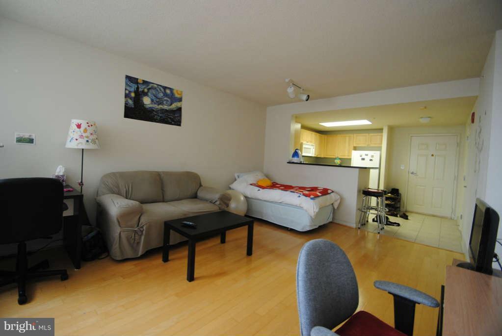 2726 Gallows Road, Unit 901 Vienna, VA 22180 - Photo 4 of 13 a living room with furniture and a flat screen tv