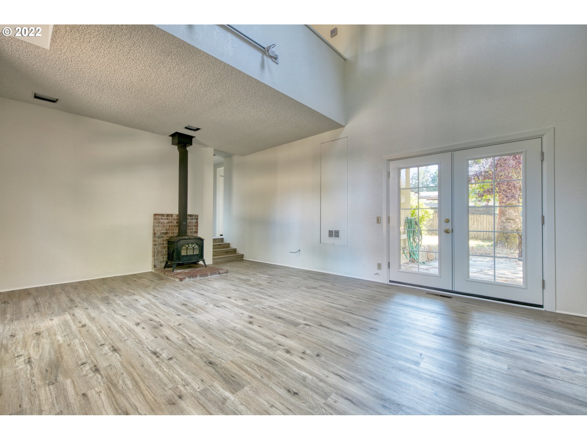 37821 Shenandoah Loop Springfield, OR 97478 - Photo 15 of 32 a view of empty room with wooden floor and fan