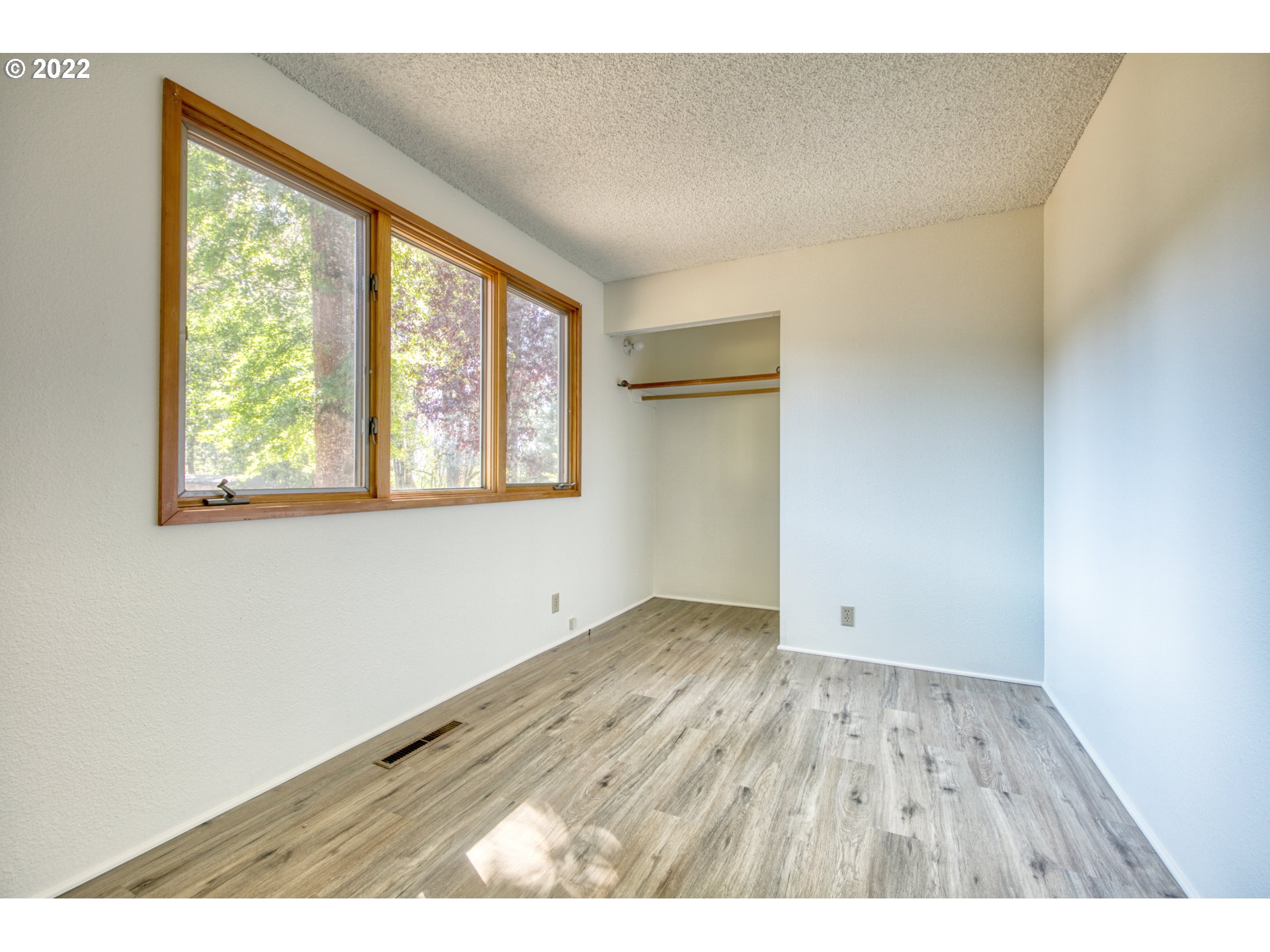 37821 Shenandoah Loop Springfield, OR 97478 - Photo 23 of 32 an empty room with wooden floor and windows