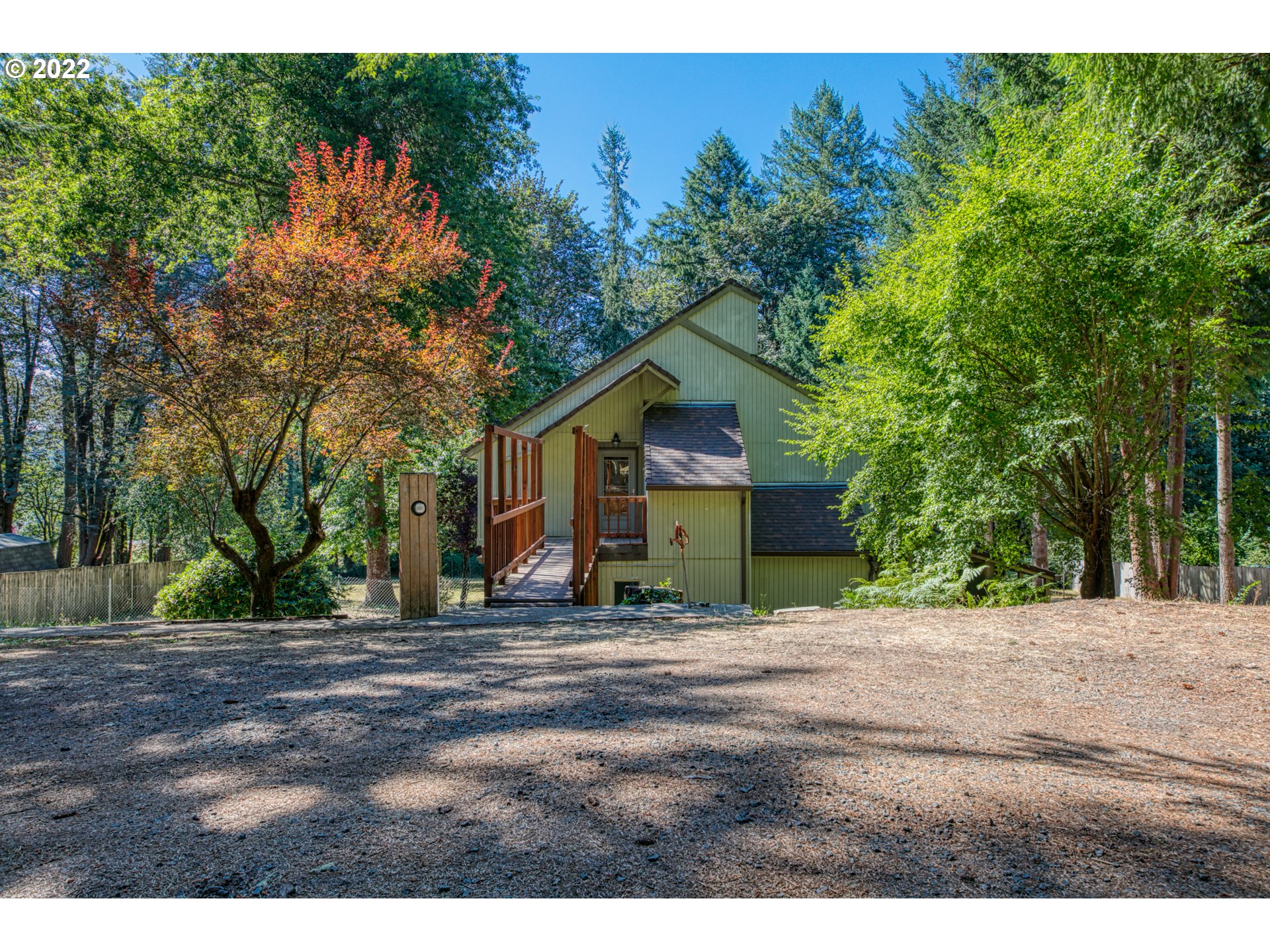 37821 Shenandoah Loop Springfield, OR 97478 - Photo 3 of 32 a front view of a house with a yard